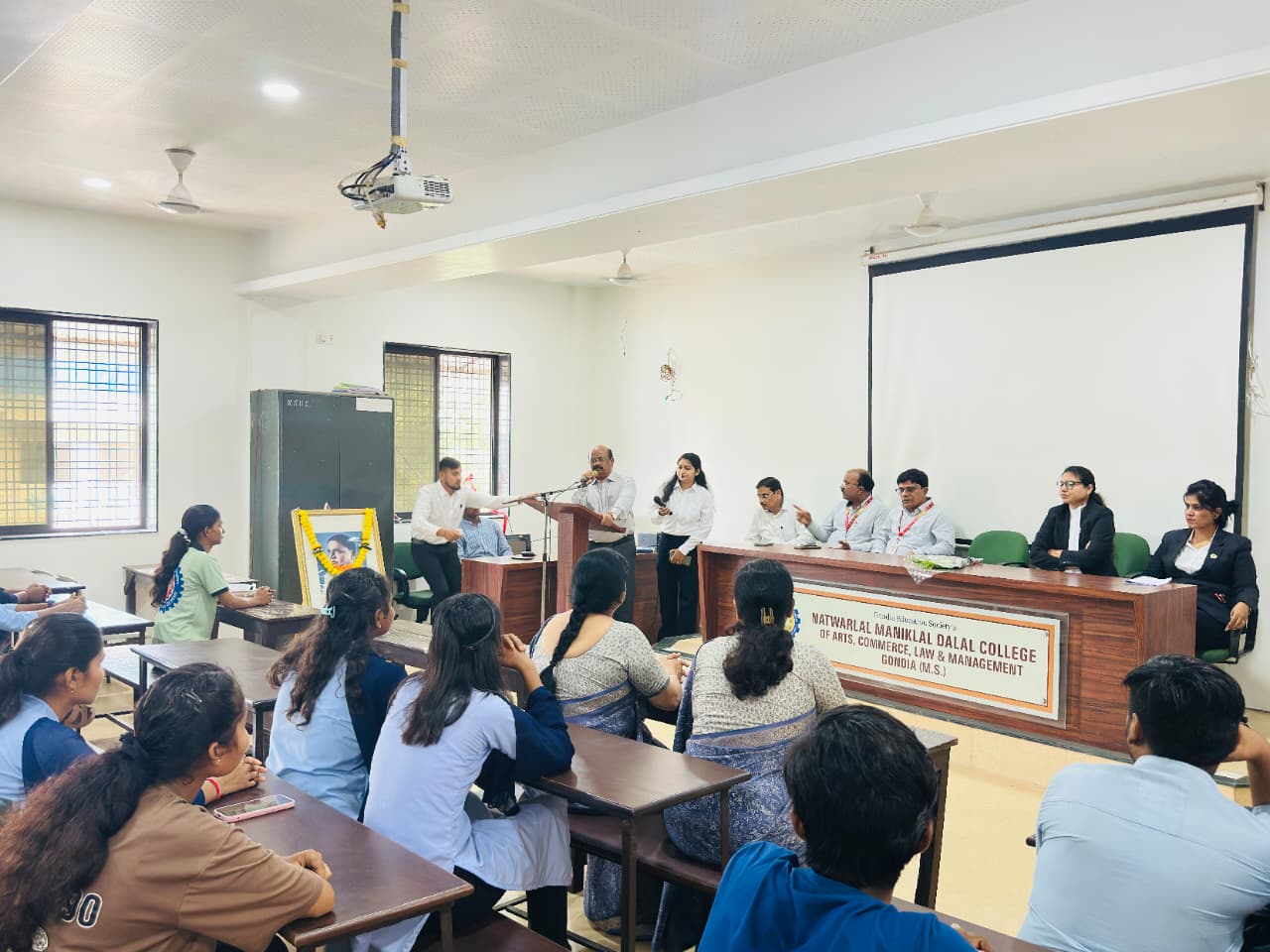 रॅगिंगमुक्त महाविद्यालयासाठी विद्यार्थ्यांनी घेतला संकल्प